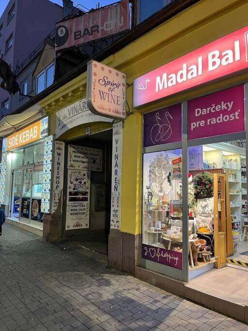 شقة Bada Bing Plaza براتسيلافا المظهر الخارجي الصورة